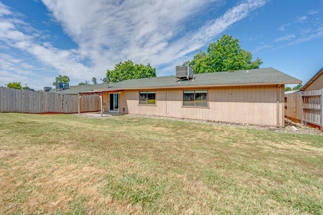 Building Photo - Charming Single-Story 3 Bed Home Two Car Garage & Spacious Yard!