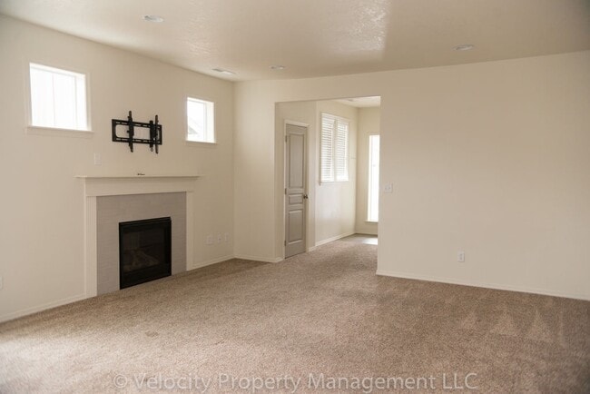 Building Photo - Charming Single Level Home!