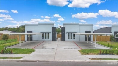 Building Photo - 845 Deluxe St