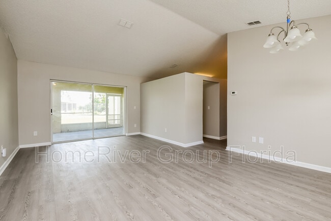 Building Photo - 573 Oak Branch Cir