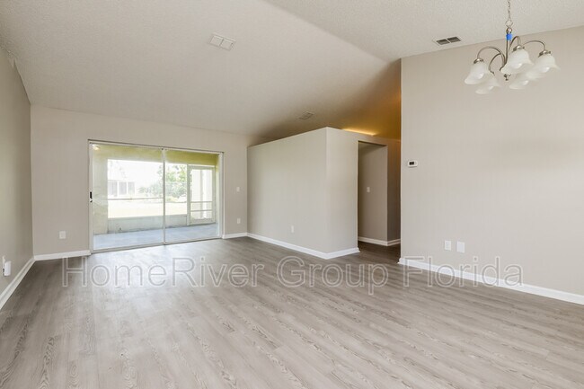 Foto del edificio - 573 Oak Branch Cir