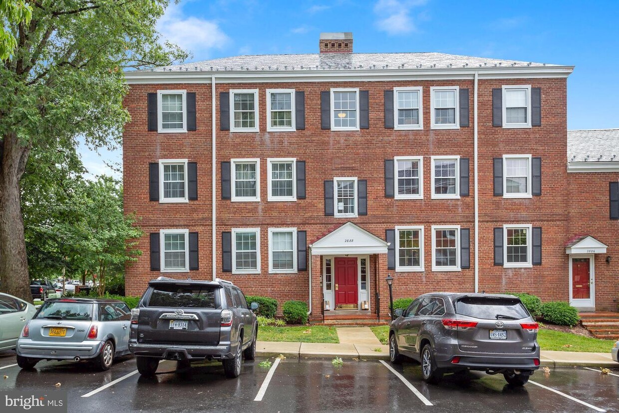 Primary Photo - 2888 S Buchanan St