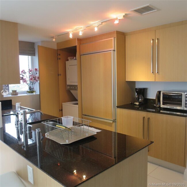 Building Photo - 10275 Collins Ave