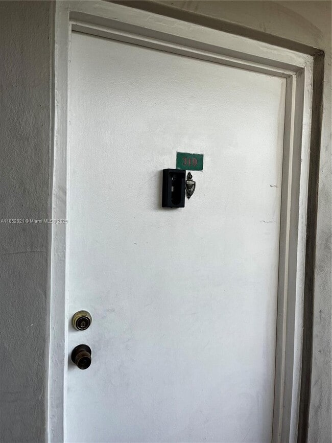 Foto del edificio - 802 NW 87th Ave