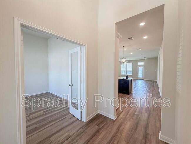 Foto del edificio - 7805 Montclair Dr