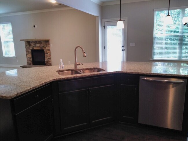 Building Photo - Beautiful 5 bedroom 4 bathroom Executive H...