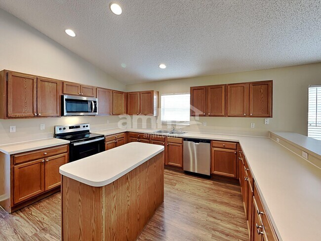 Building Photo - 1110 Bluegrass Dr