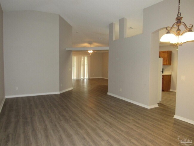 Foto del edificio - 608 Saleta St