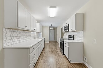 Building Photo - 445 Longmeadow Dr