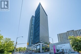 Building Photo - 575 Bloor St E