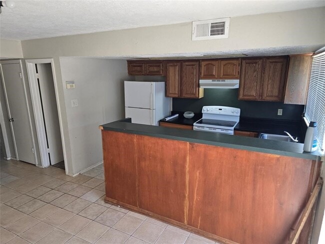 Building Photo - 7045 Chasewood Dr