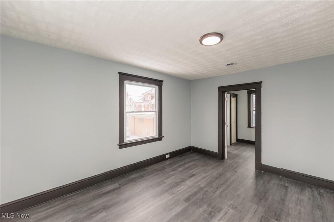 Primary Photo - 1431 Rowley Ave