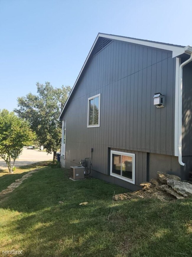 Building Photo - 3 br, 2 bath Townhome - 3531 Sweetgrass Ct