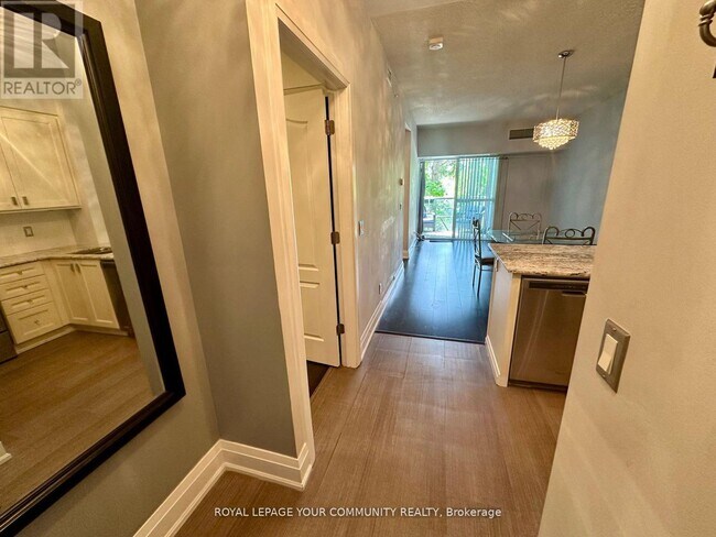 Photo du bâtiment - 8302-8302 Islington Ave