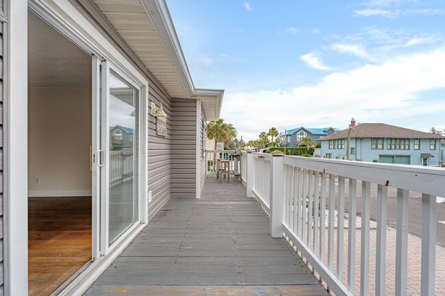 Building Photo - Live Close To The Beach
