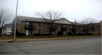 Building Photo - 2101-2113 S 75th St