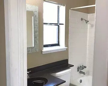 Foto principal - 2905 Swisher St