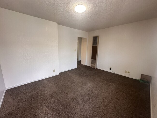 Foto del edificio - 2 Bedroom, 1 Bathroom Apartment