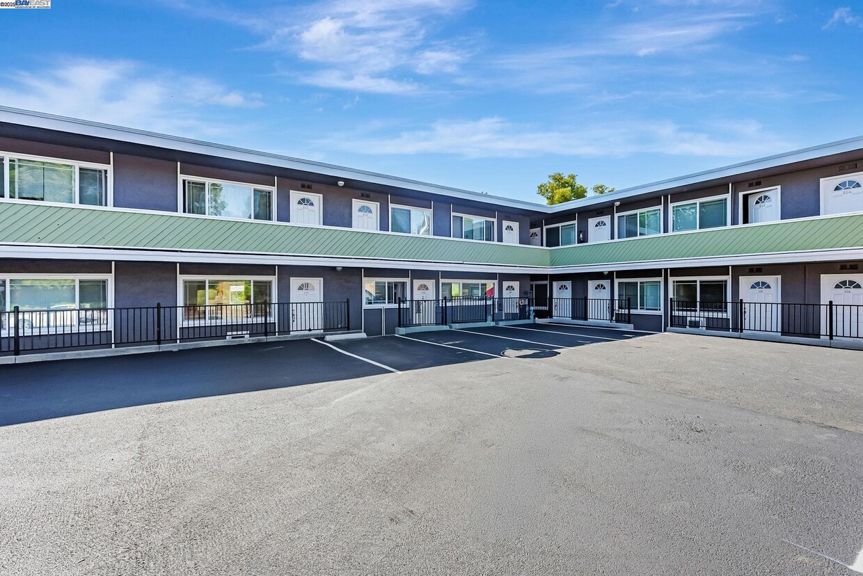 Primary Photo - 1180 Saranap Ave