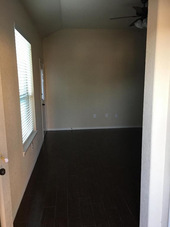 Building Photo - 664 Creekside Dr