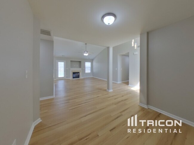 Foto del edificio - 6821 Parkers Crossing Dr