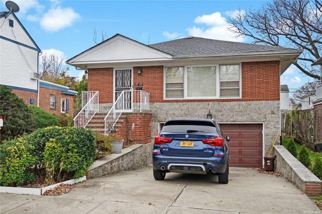 Foto del edificio - 3 bedroom in Hollis Hills NY 11427