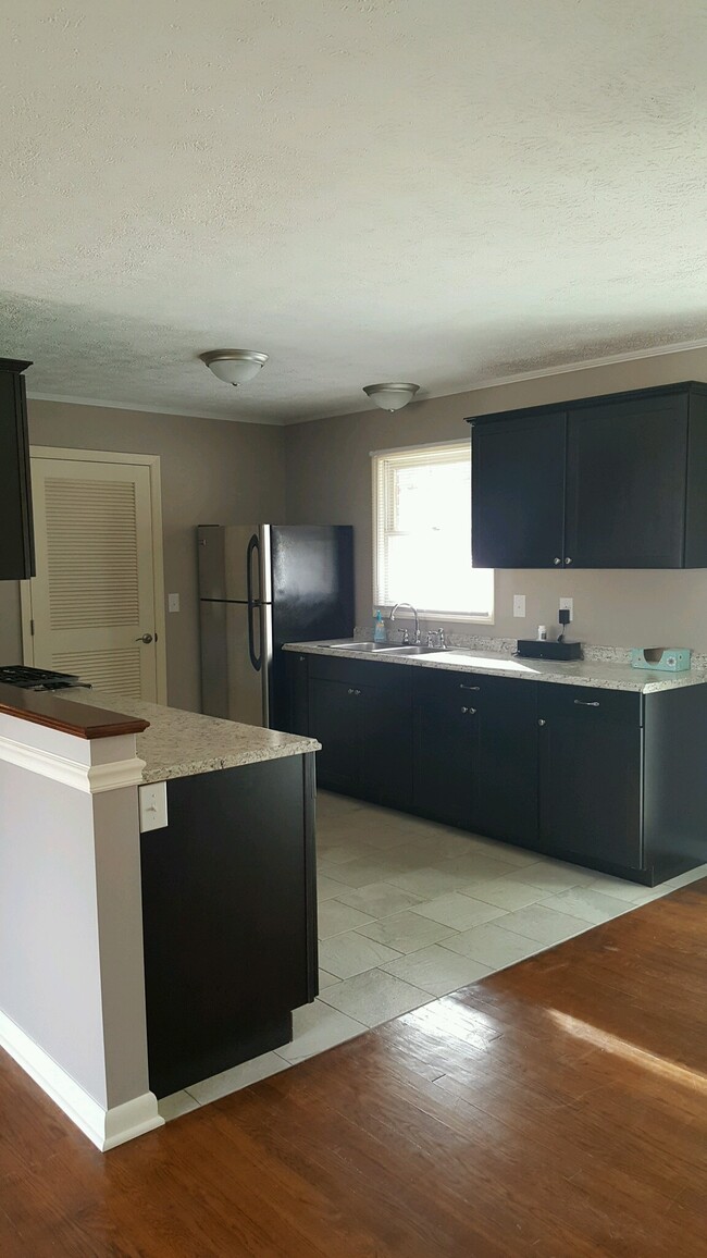 Foto del edificio - 933 Fitzpatrick Rd