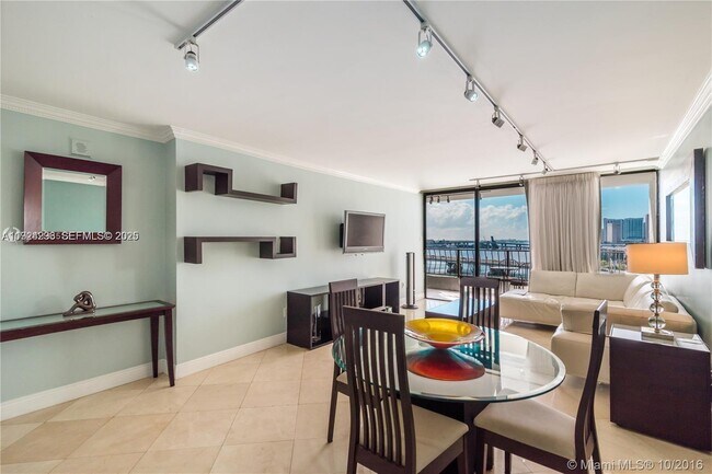 Foto del edificio - 555 NE 15th St