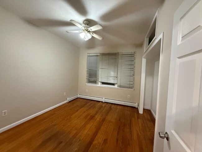 Building Photo - 424 Kennedy Blvd