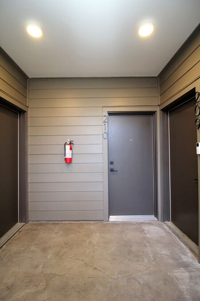 Foto del edificio - 8417 SW 24th Ave