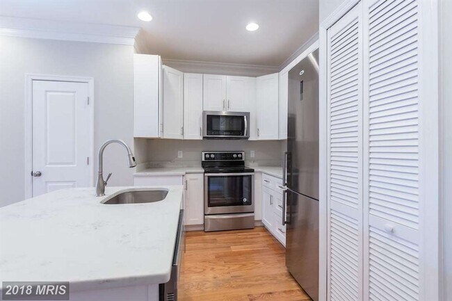 Foto del edificio - H Street Prime with 1/2 off the first month's rent!