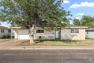 Building Photo - 1418 Crescent Dr