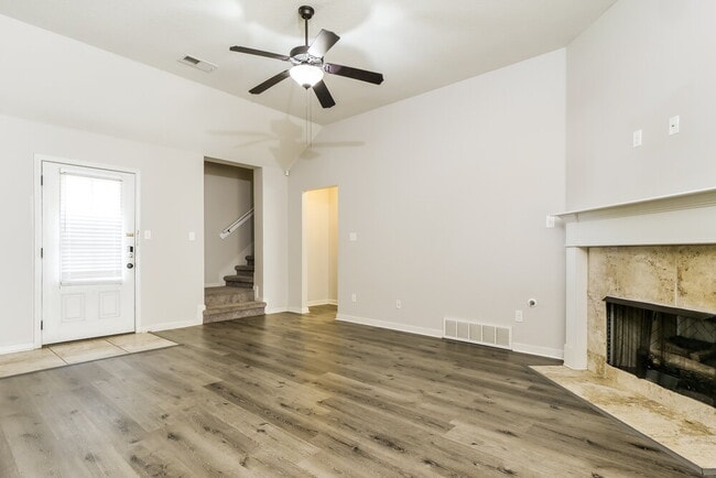 Building Photo - 1405 Shetland Dr