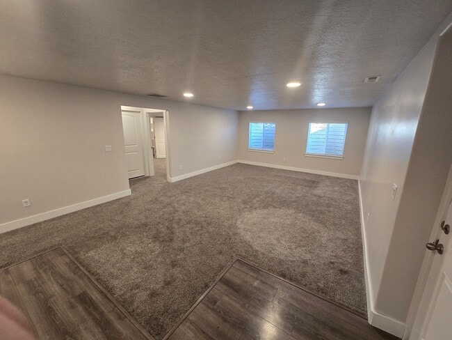 Building Photo - 1481 N Arcadia Dr