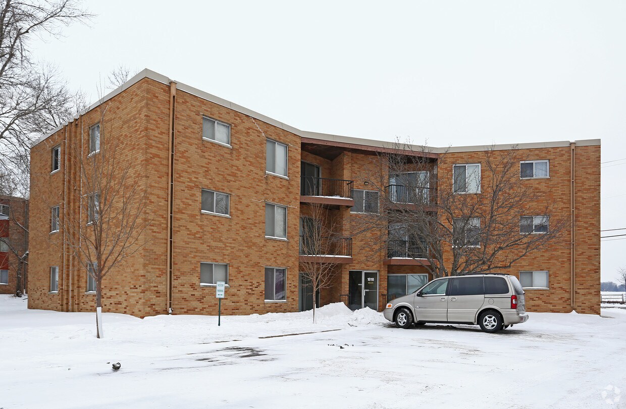 Falcon View Apartments Apartments in Falcon Heights, MN