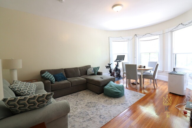 Building Photo - 1477 Beacon St
