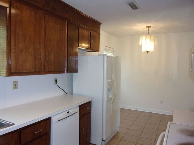 Foto del edificio - 3 Bedroom 1 Bath Home off Heckle Blvd