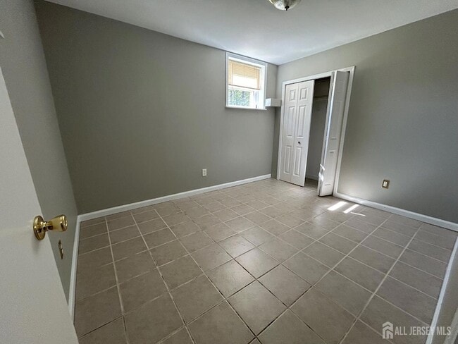 Building Photo - 205 College Dr