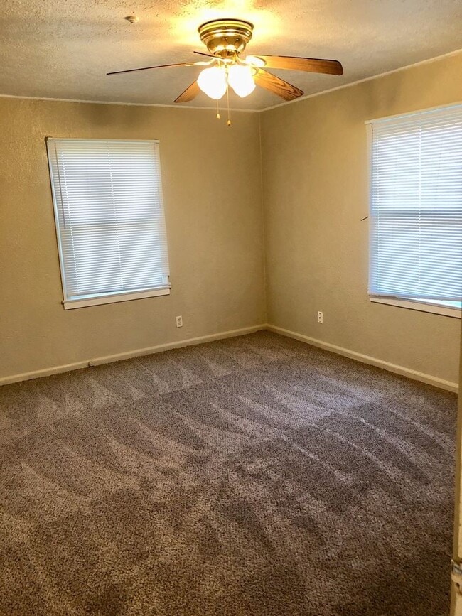 Building Photo - 2 br, 1 bath House - 104 E. Stanislaus Street