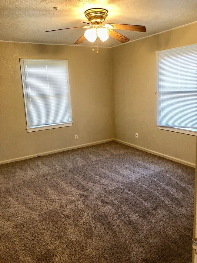 Foto del edificio - 2 br, 1 bath House - 104 E. Stanislaus Street