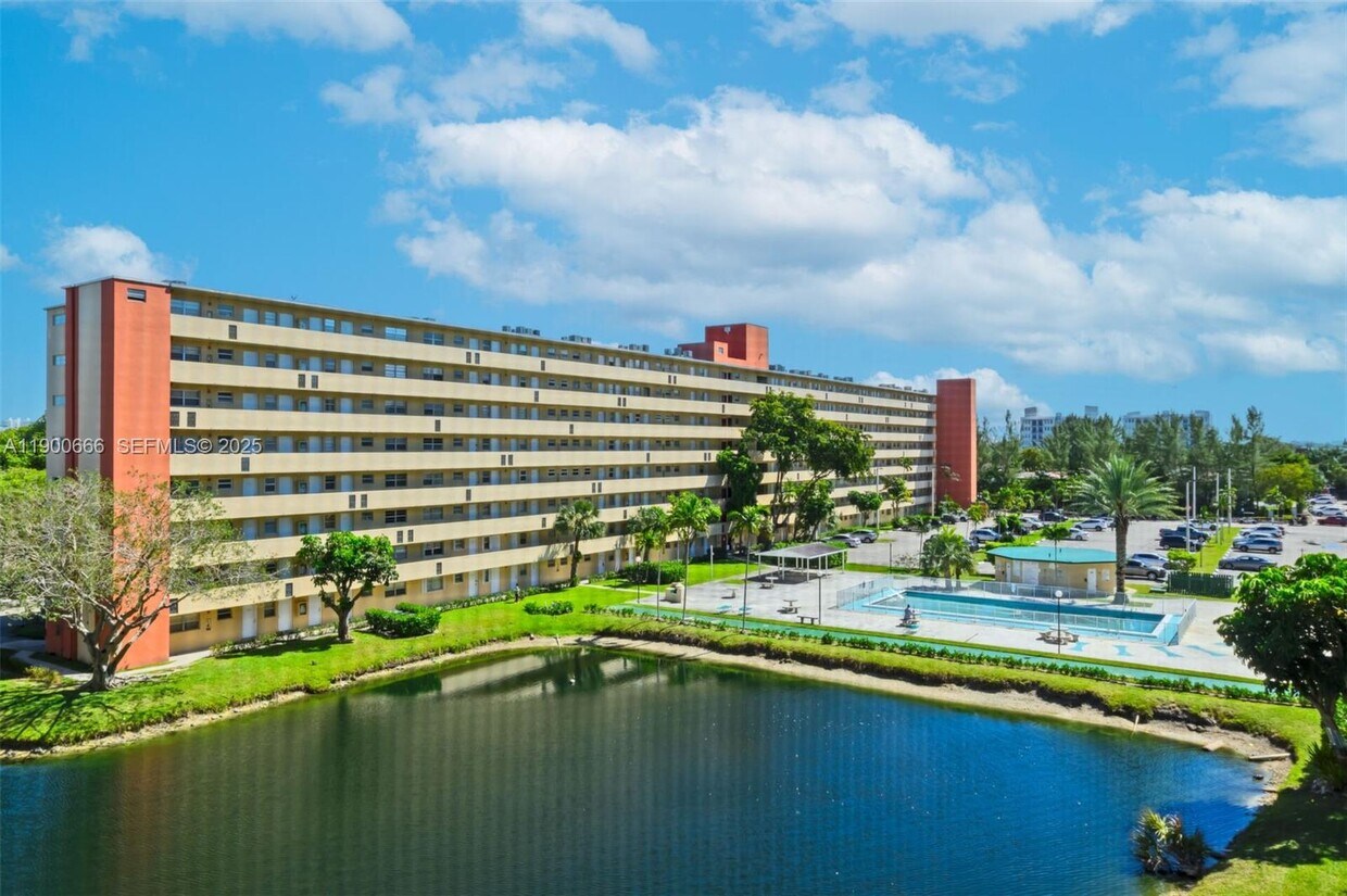 Foto principal - 1770 NE 191st St