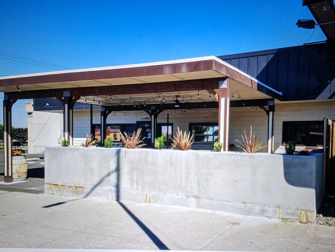 Foto del edificio - 430 W Main St