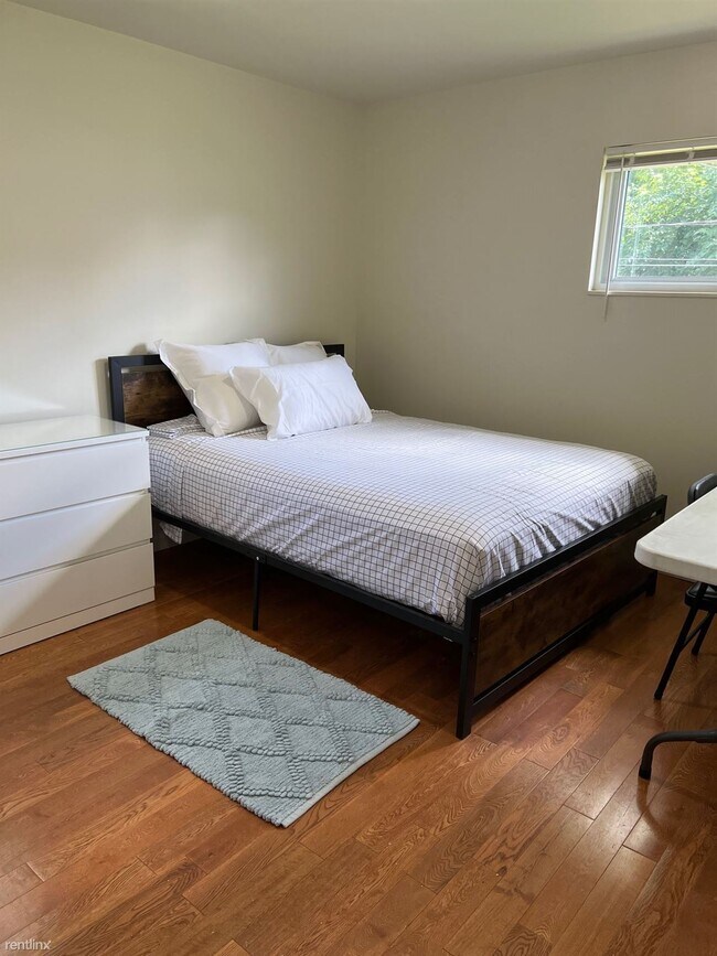 Building Photo - Studio, 1 bath House - 21640 Sussex St FUL...