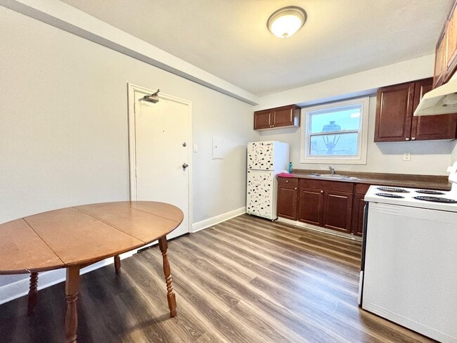 Building Photo - Clean & Quiet Apartment (1 Bed, 1 Bath)