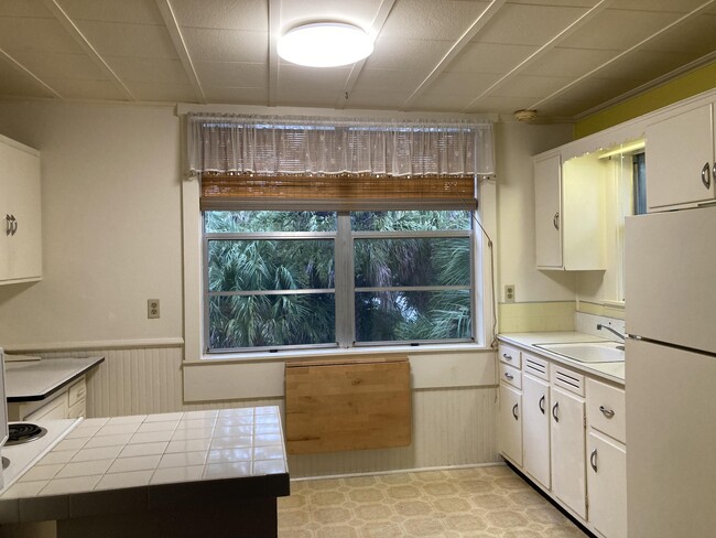 Building Photo - 803 Rockledge Dr