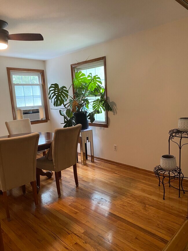 Building Photo - 429 Brookside Dr