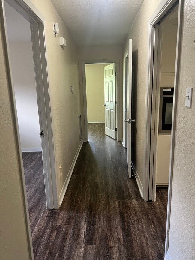 Foto del edificio - 375 Littlejohn Dr