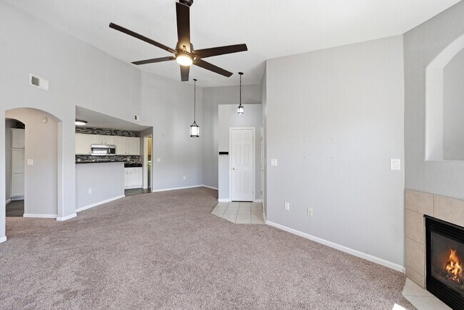 Foto del edificio - $2,020.95 with $300.00 off the first month's rent, $2 Beds - 2 Bath, Condo in Aurora with in Unit...