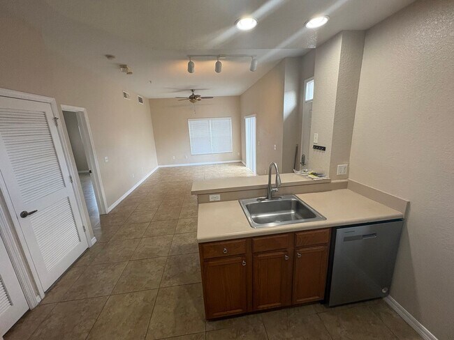 Foto del edificio - 4 bedroom and 3 bathroom Townhouse