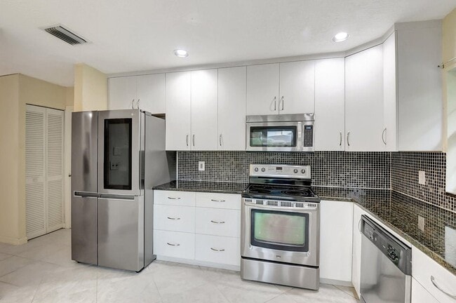 Building Photo - 20771 Boca Ridge Dr N
